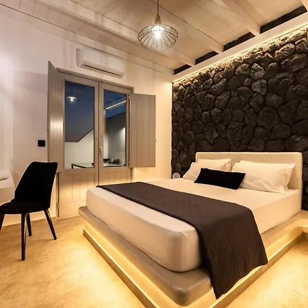 Thrilling Santorini Gauche 2 Bedrooms Furnished Sun Terrace With Private Heated Pool *