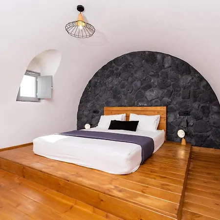 Thrilling Santorini Gauche 2 Bedrooms Furnished Sun Terrace With Private Heated Pool Villa Períssa