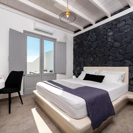 Thrilling Santorini Gauche 2 Bedrooms Furnished Sun Terrace With Private Heated Pool Períssa
